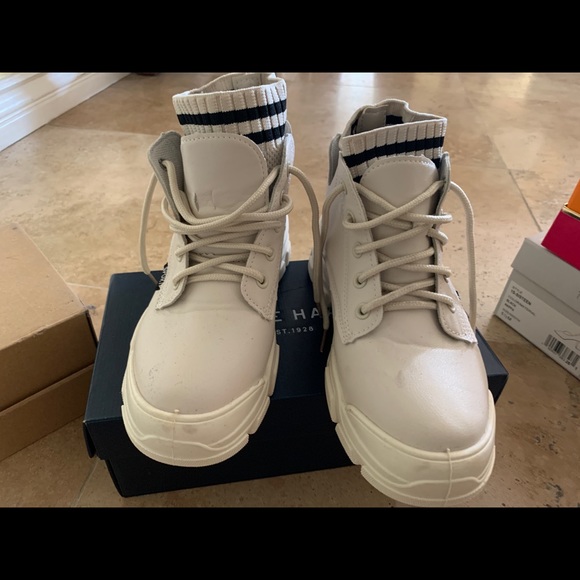 winter boots - Picture 2 of 3